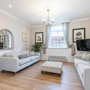 Holiday home Beautiful 4 Bedroom, Cheltenham